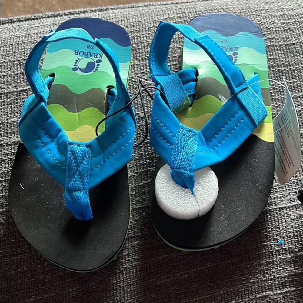 NWT. Kids boys Blue Sandals sz 7/8